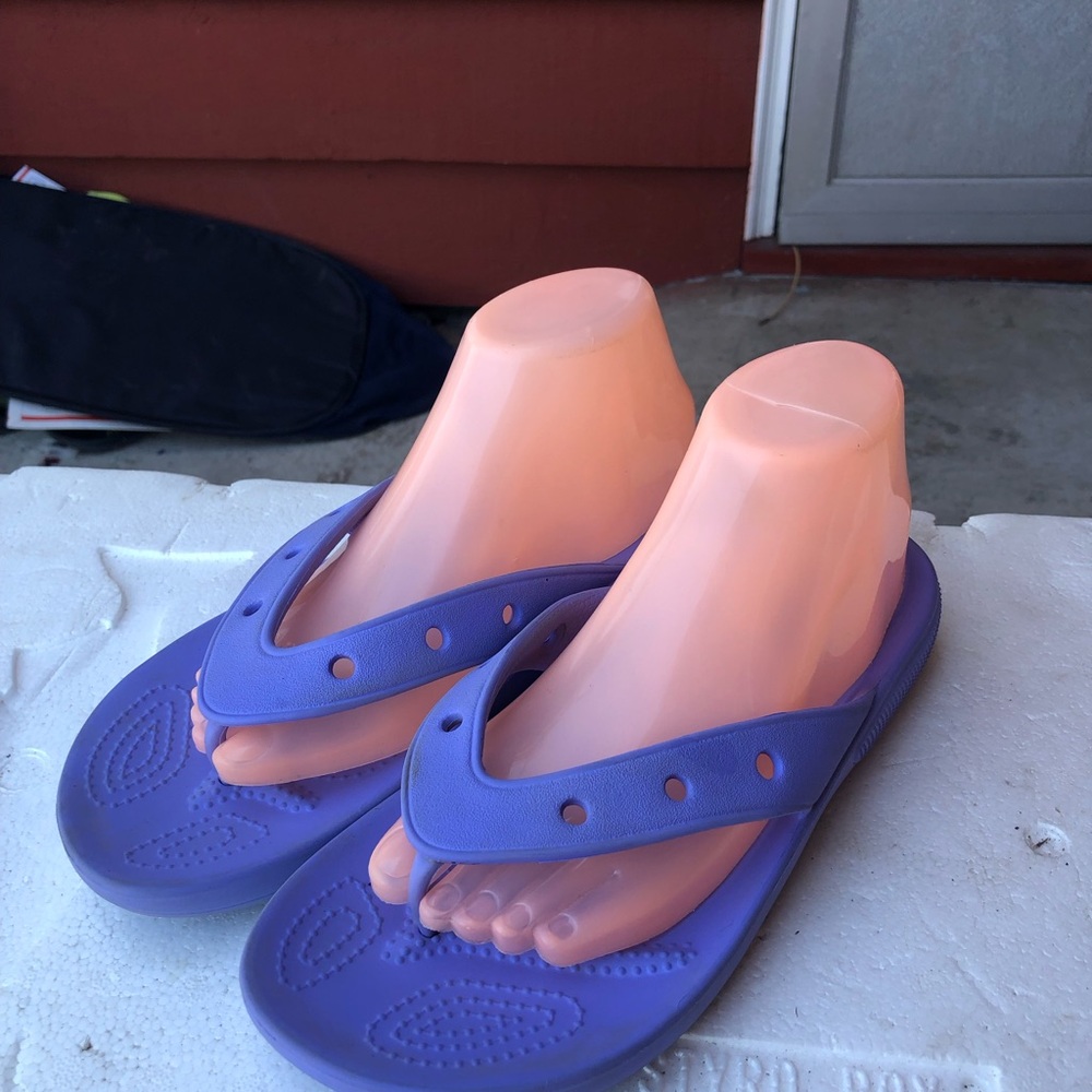 Crocs Classic Women’s Flip Flops Solid Digital Violet Size W9 - Picture 11 of 16